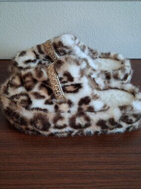 Leopard Print Faux Fur Slippers